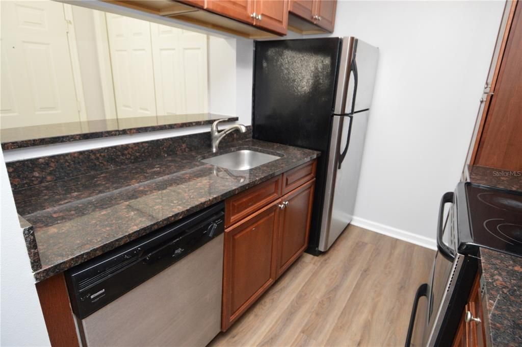For Rent: $1,400 (1 beds, 1 baths, 665 Square Feet)