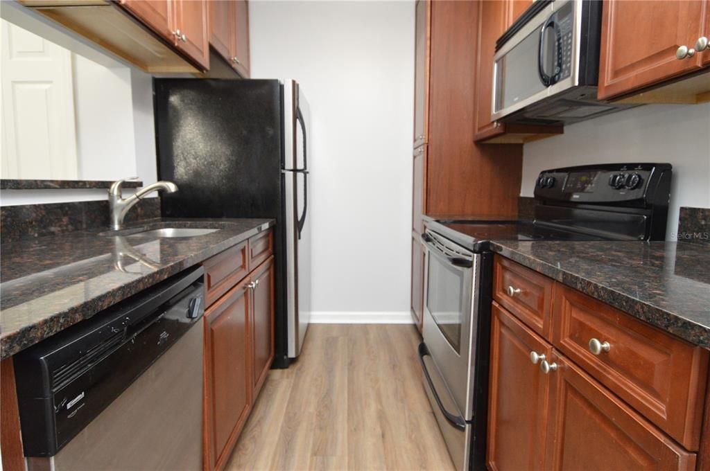 For Rent: $1,400 (1 beds, 1 baths, 665 Square Feet)