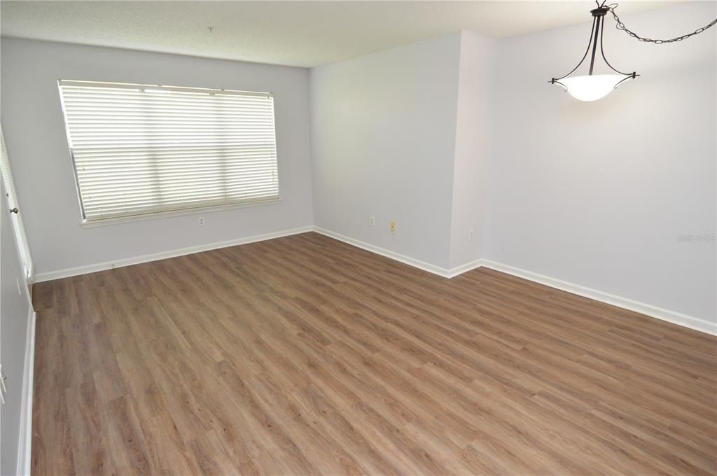 For Rent: $1,400 (1 beds, 1 baths, 665 Square Feet)