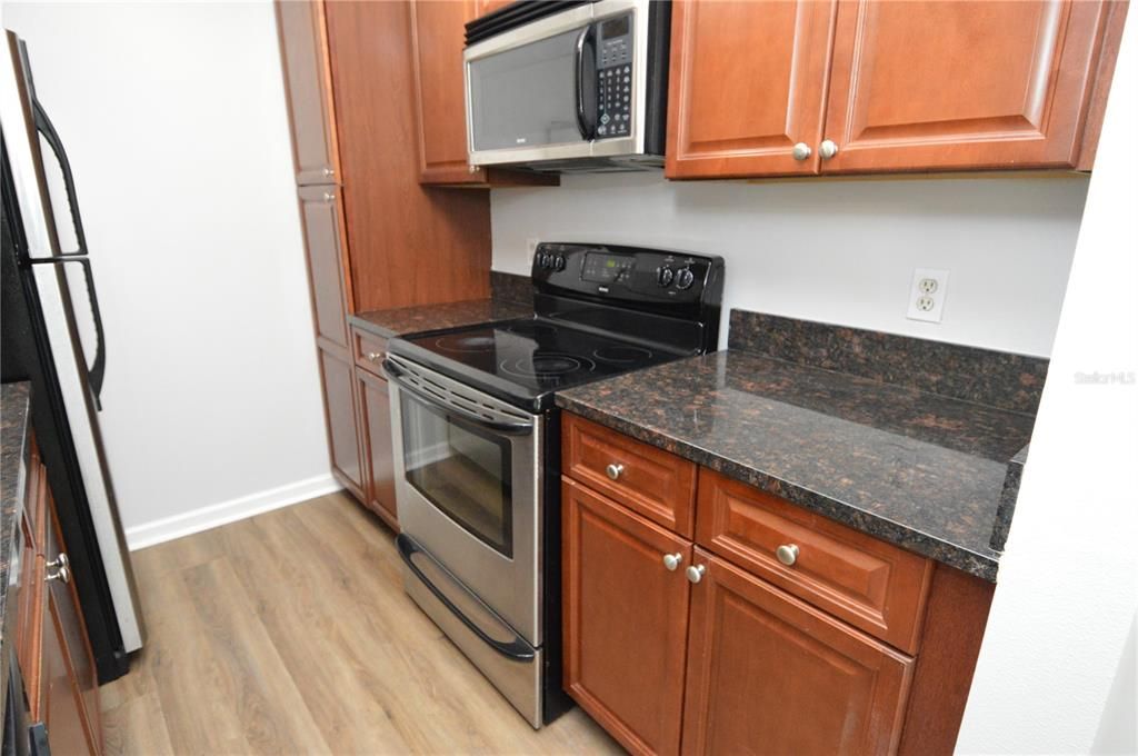 For Rent: $1,400 (1 beds, 1 baths, 665 Square Feet)