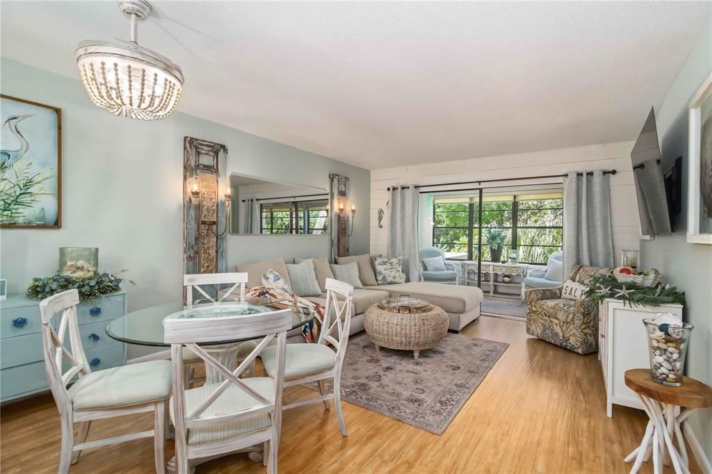 For Sale: $223,000 (2 beds, 2 baths, 940 Square Feet)