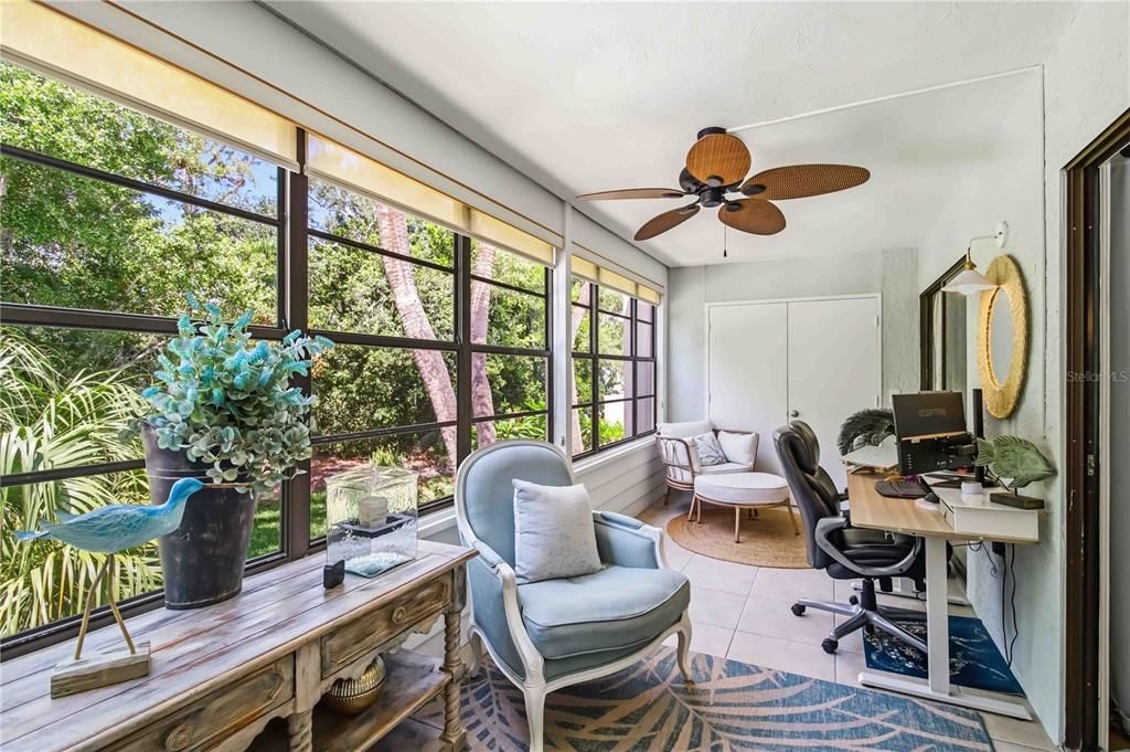 For Sale: $223,000 (2 beds, 2 baths, 940 Square Feet)
