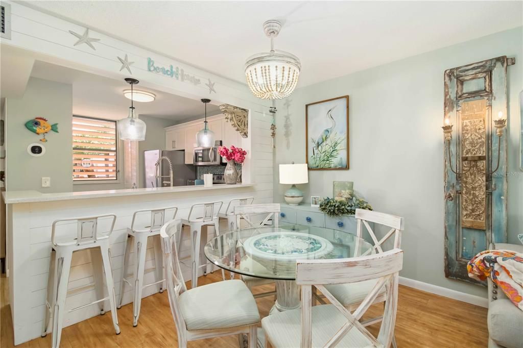 For Sale: $223,000 (2 beds, 2 baths, 940 Square Feet)