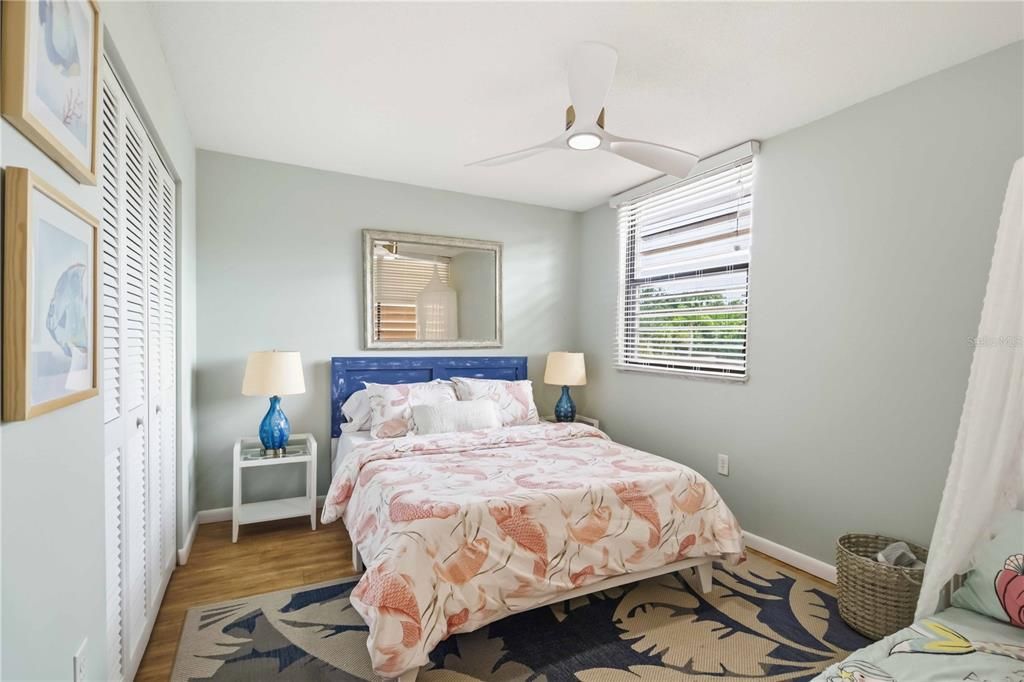For Sale: $223,000 (2 beds, 2 baths, 940 Square Feet)