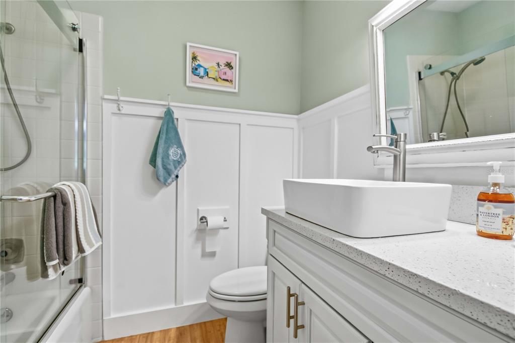 For Sale: $223,000 (2 beds, 2 baths, 940 Square Feet)