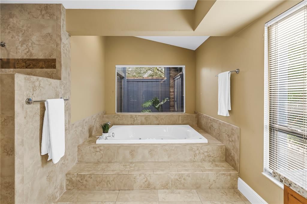 На продажу: $1,499,999 (5 спален, 3 ванн, 4660 Квадратных фут)
