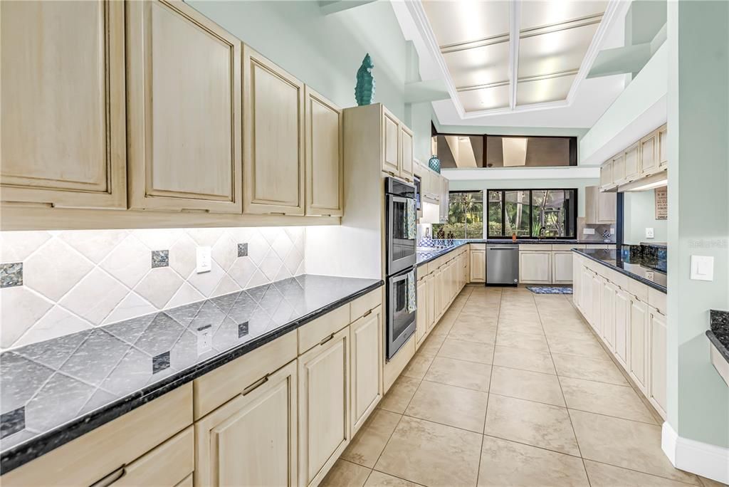 На продажу: $1,499,999 (5 спален, 3 ванн, 4660 Квадратных фут)