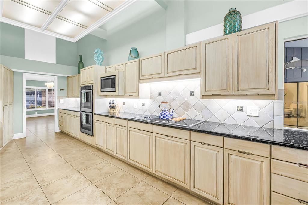На продажу: $1,499,999 (5 спален, 3 ванн, 4660 Квадратных фут)