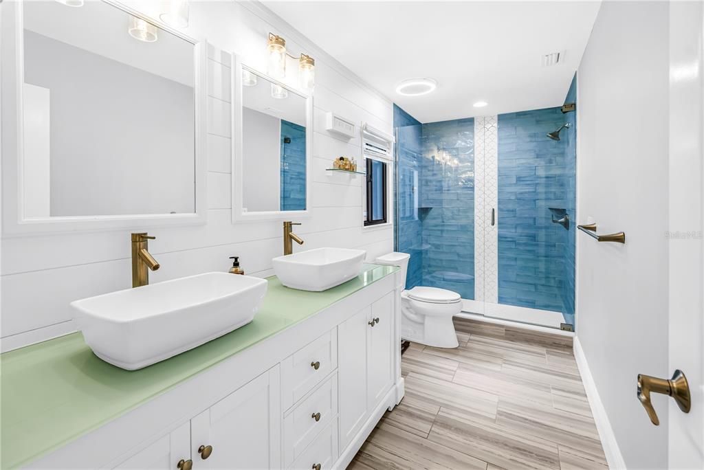 На продажу: $1,499,999 (5 спален, 3 ванн, 4660 Квадратных фут)