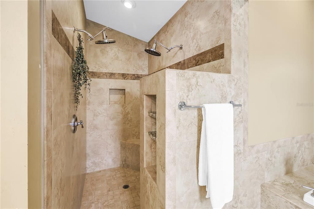 На продажу: $1,499,999 (5 спален, 3 ванн, 4660 Квадратных фут)