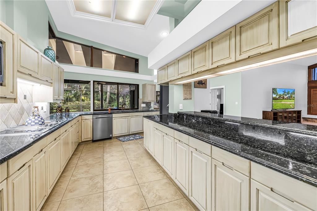 На продажу: $1,499,999 (5 спален, 3 ванн, 4660 Квадратных фут)