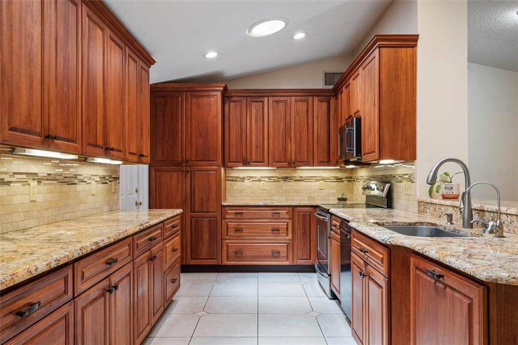На продажу: $525,000 (4 спален, 2 ванн, 2103 Квадратных фут)