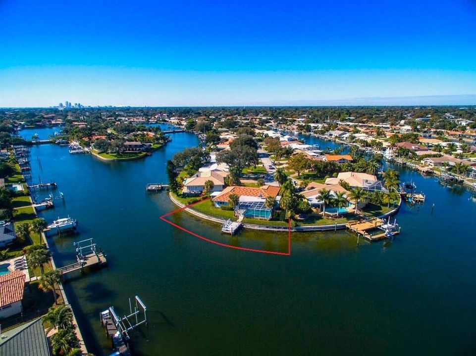 На продажу: $1,175,000 (0.21 acres)