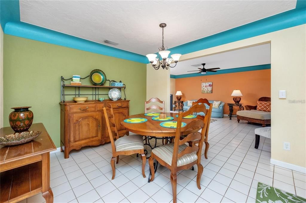 На продажу: $1,175,000 (0.21 acres)