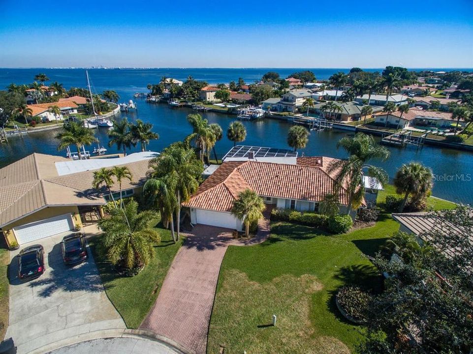 На продажу: $1,175,000 (0.21 acres)