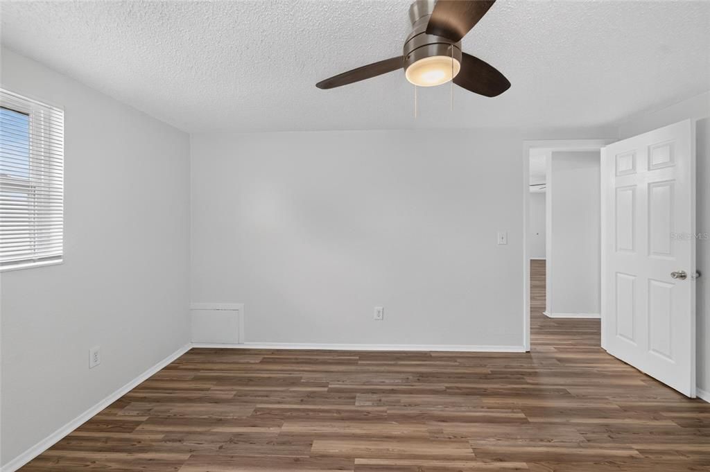 Activo con contrato: $264,900 (2 camas, 1 baños, 1022 Pies cuadrados)