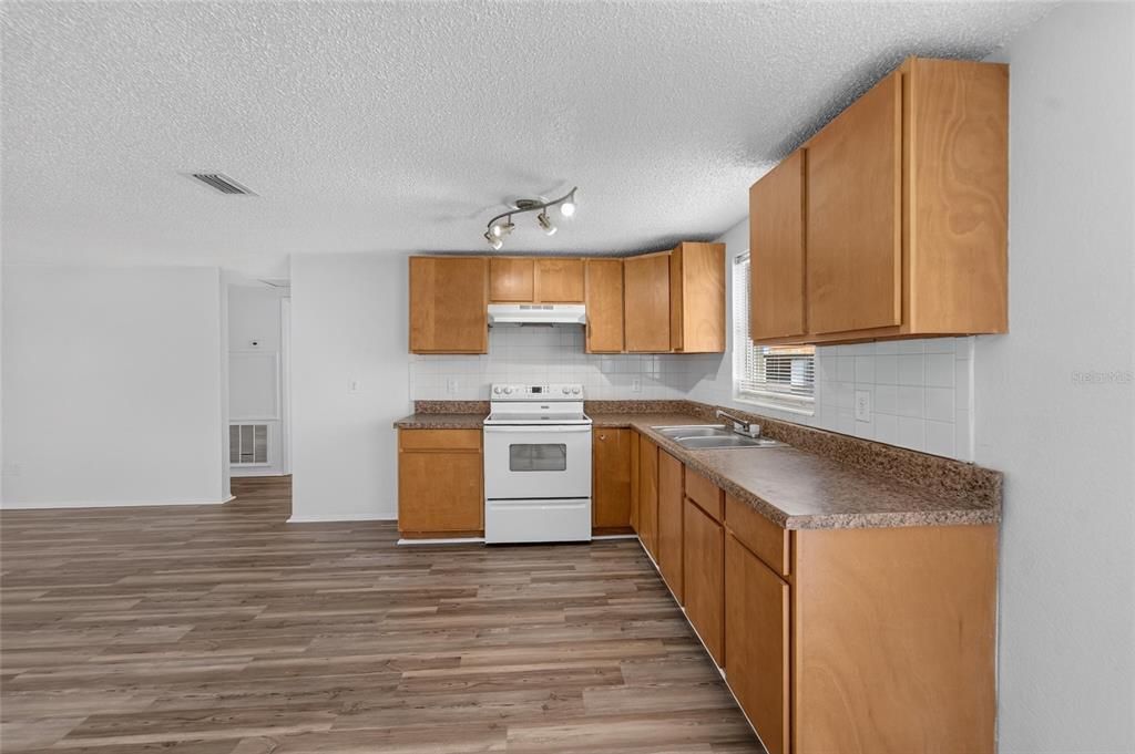 Activo con contrato: $264,900 (2 camas, 1 baños, 1022 Pies cuadrados)
