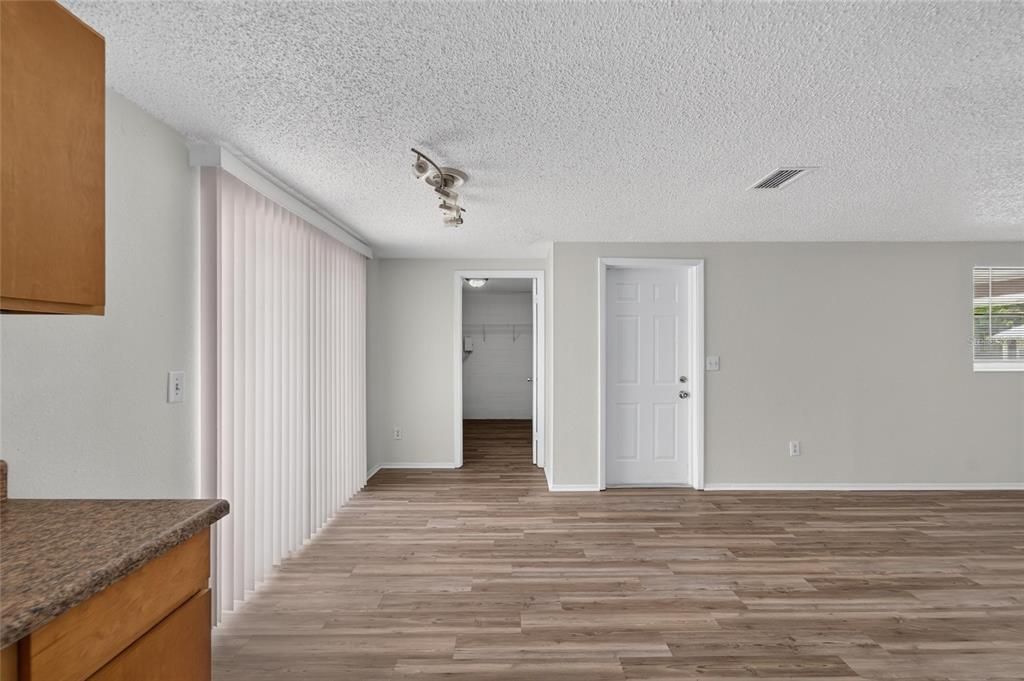 Activo con contrato: $264,900 (2 camas, 1 baños, 1022 Pies cuadrados)