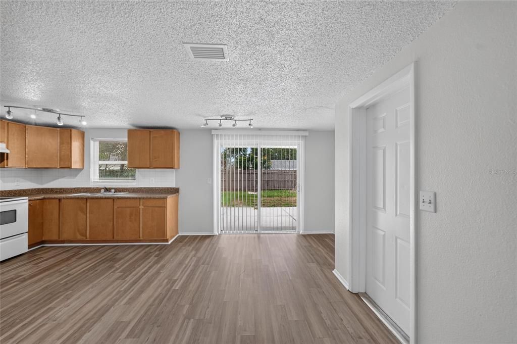 Activo con contrato: $264,900 (2 camas, 1 baños, 1022 Pies cuadrados)