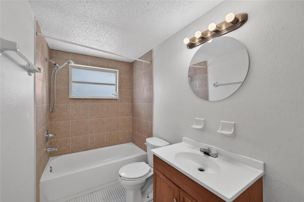 Activo con contrato: $264,900 (2 camas, 1 baños, 1022 Pies cuadrados)