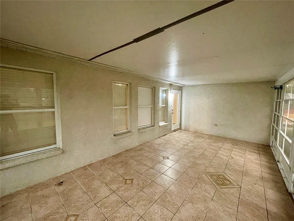 В аренду: $2,300 (4 спален, 2 ванн, 1792 Квадратных фут)