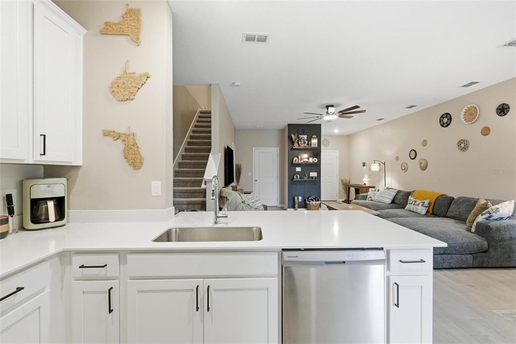 En Venta: $329,900 (3 camas, 2 baños, 1660 Pies cuadrados)