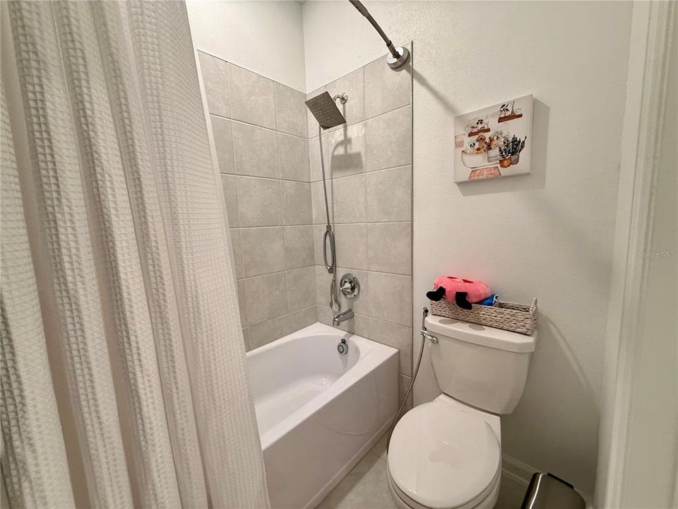 В аренду: $3,800 (5 спален, 3 ванн, 3364 Квадратных фут)