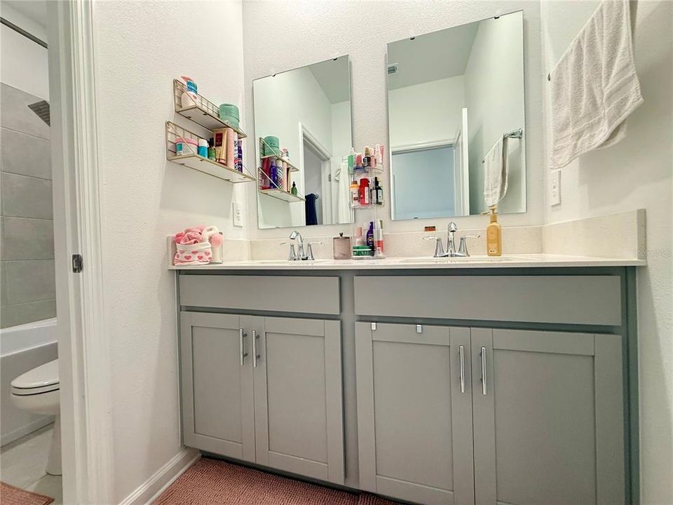 В аренду: $3,800 (5 спален, 3 ванн, 3364 Квадратных фут)
