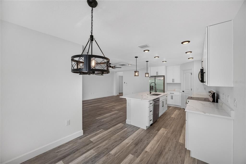 En Venta: $345,000 (3 camas, 2 baños, 1384 Pies cuadrados)