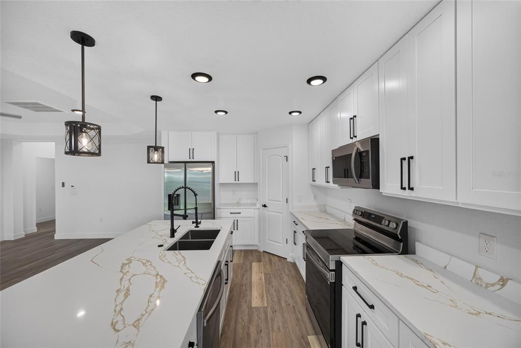 En Venta: $345,000 (3 camas, 2 baños, 1384 Pies cuadrados)