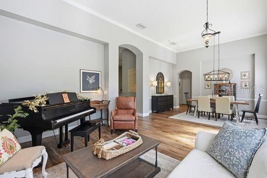 Под контрактом: $689,900 (4 спален, 3 ванн, 2501 Квадратных фут)