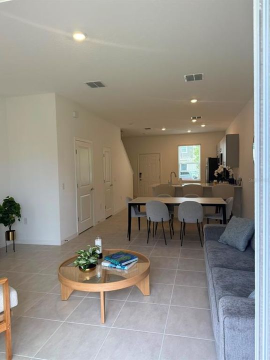 В аренду: $1,750 (2 спален, 2 ванн, 1275 Квадратных фут)