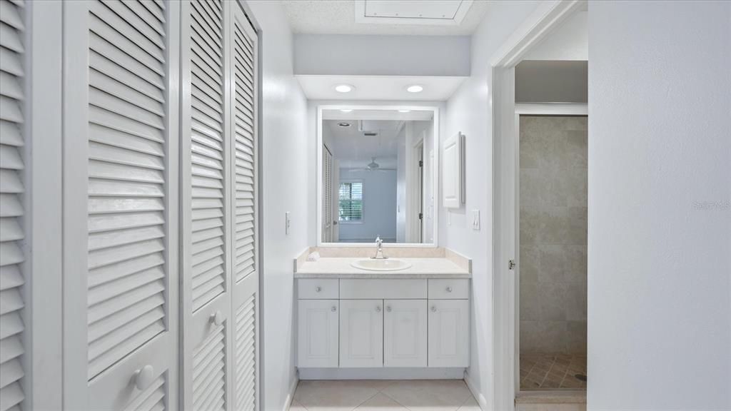 For Sale: $250,000 (2 beds, 2 baths, 1064 Square Feet)