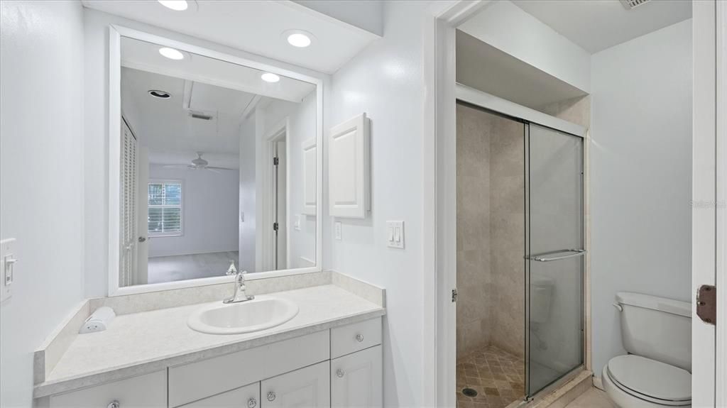 For Sale: $250,000 (2 beds, 2 baths, 1064 Square Feet)