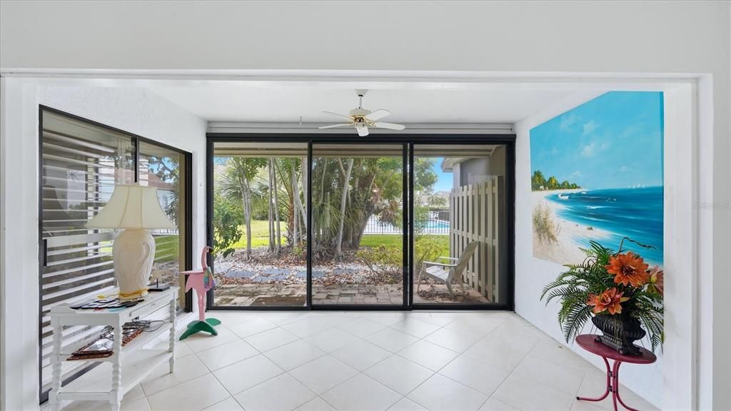 For Sale: $250,000 (2 beds, 2 baths, 1064 Square Feet)