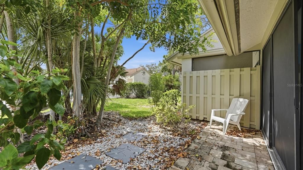 For Sale: $250,000 (2 beds, 2 baths, 1064 Square Feet)