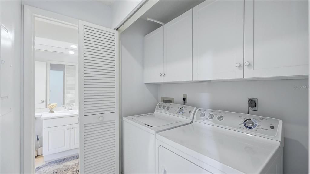 For Sale: $250,000 (2 beds, 2 baths, 1064 Square Feet)