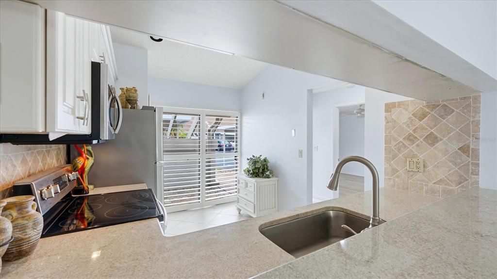 For Sale: $250,000 (2 beds, 2 baths, 1064 Square Feet)