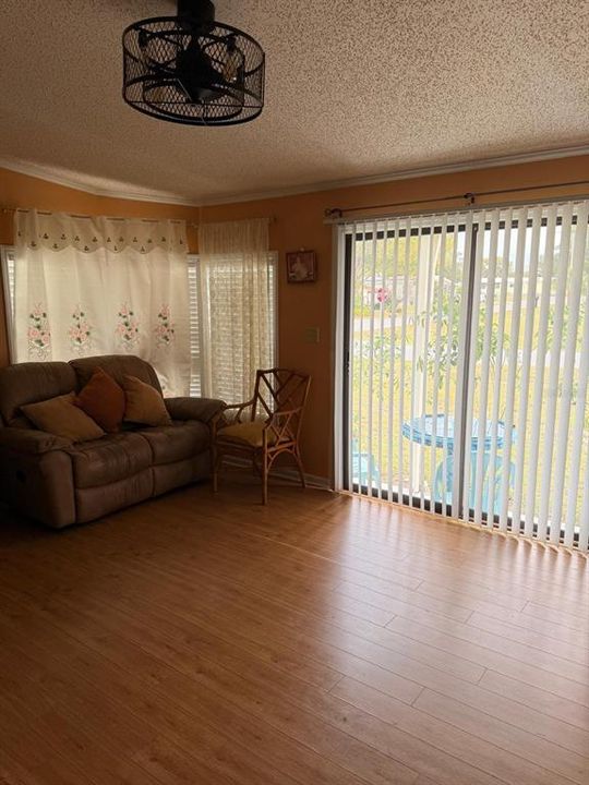 На продажу: $225,000 (2 спален, 2 ванн, 1008 Квадратных фут)