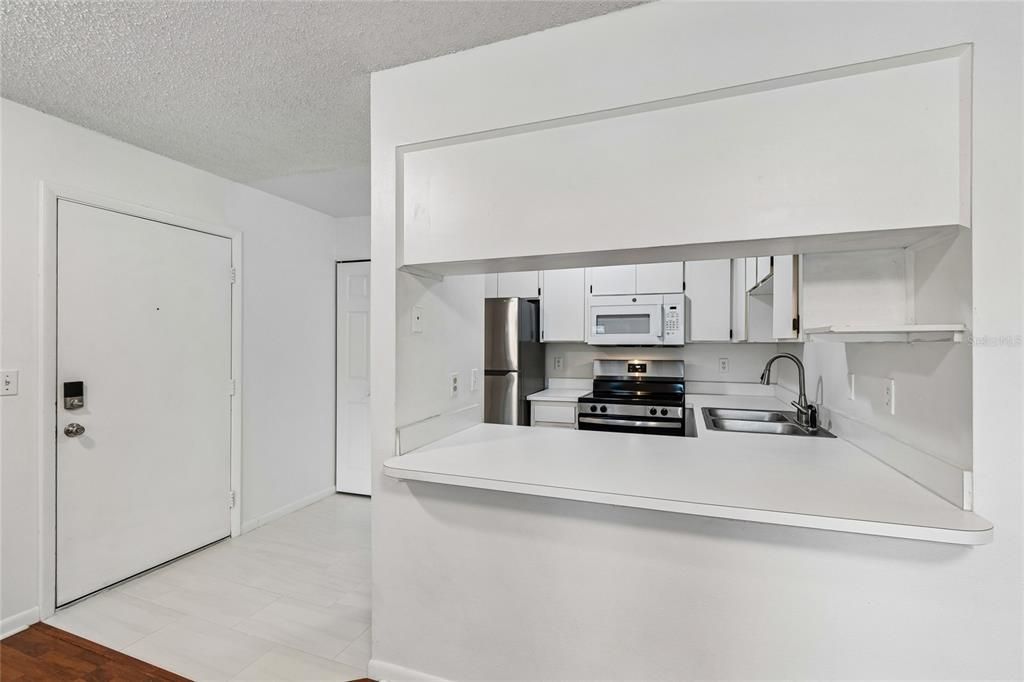 For Rent: $2,200 (2 beds, 2 baths, 741 Square Feet)