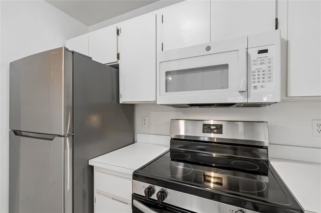 For Rent: $2,200 (2 beds, 2 baths, 741 Square Feet)