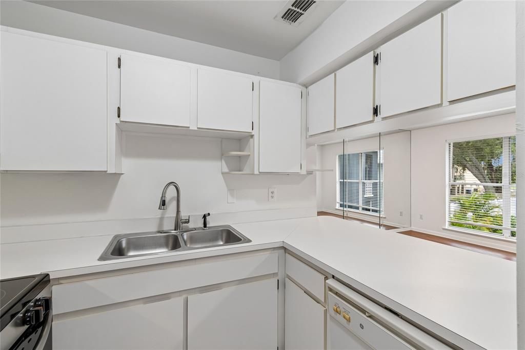 For Rent: $2,200 (2 beds, 2 baths, 741 Square Feet)