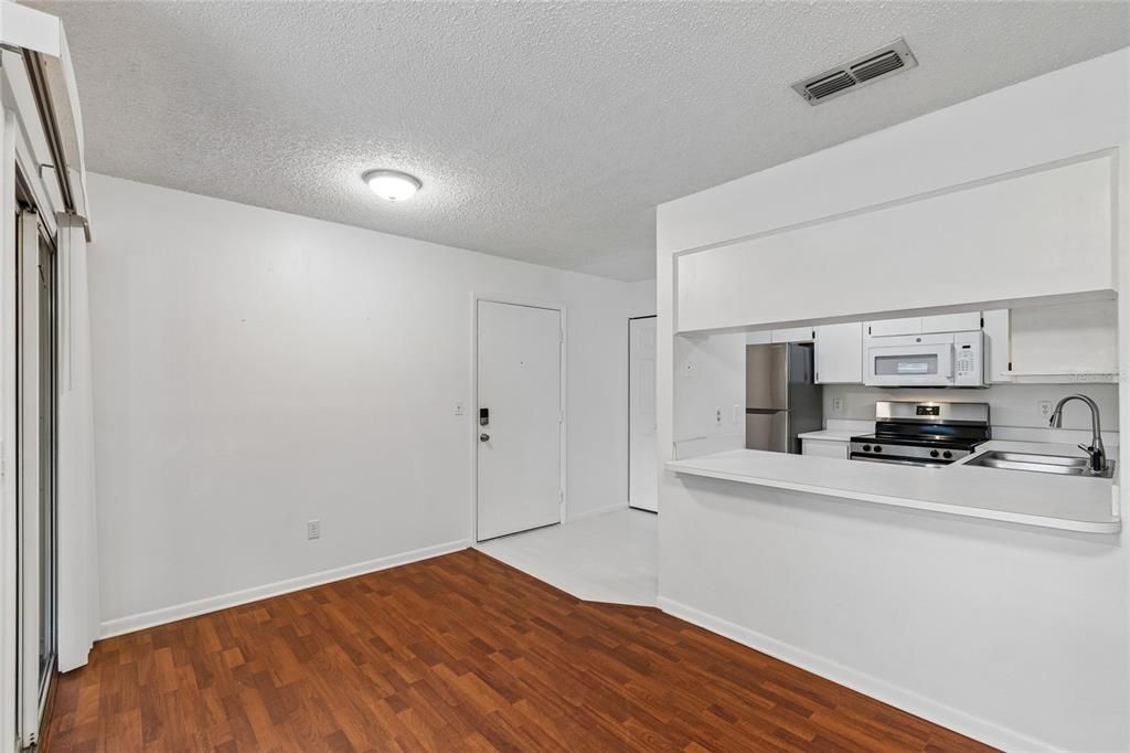 For Rent: $2,200 (2 beds, 2 baths, 741 Square Feet)