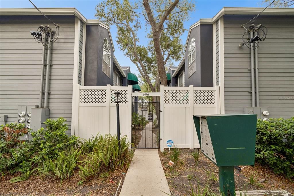 For Rent: $2,200 (2 beds, 2 baths, 741 Square Feet)