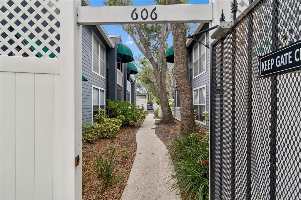 For Rent: $2,200 (2 beds, 2 baths, 741 Square Feet)