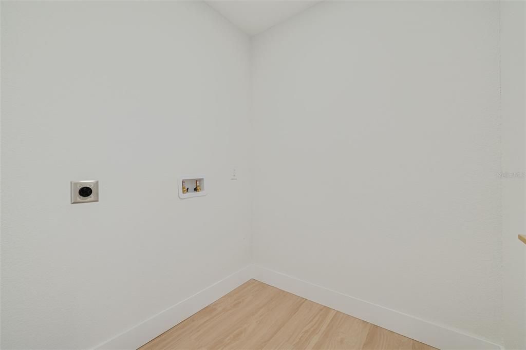 For Sale: $699,900 (4 beds, 2 baths, 1958 Square Feet)