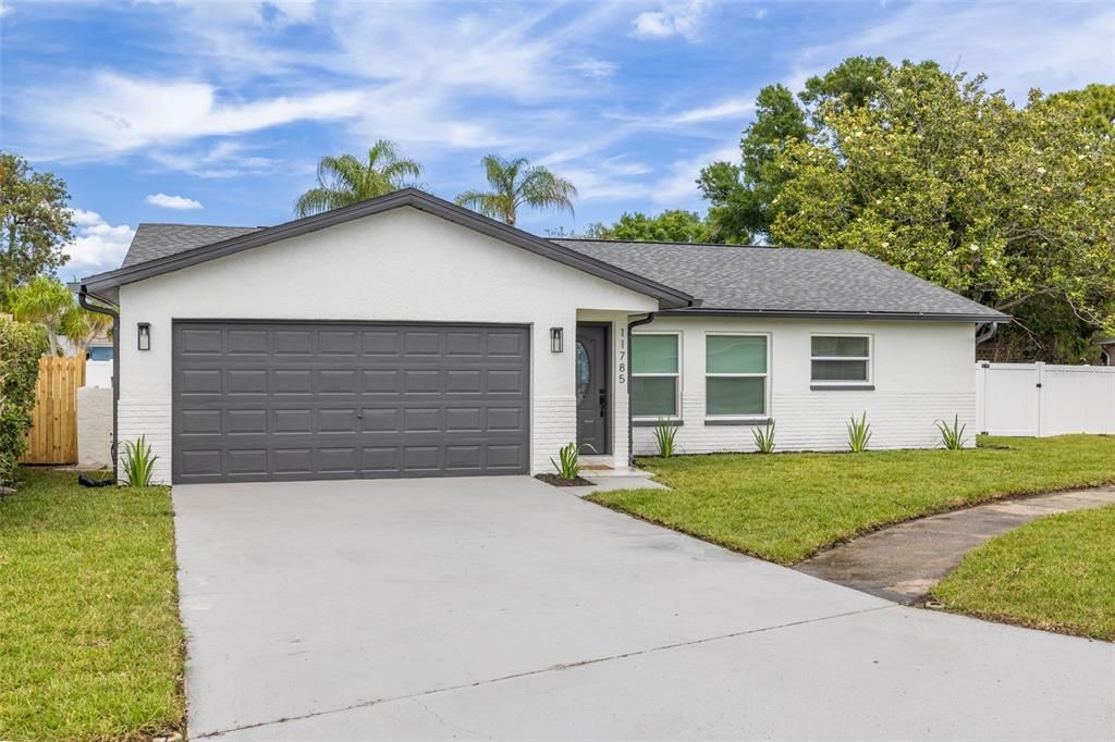 For Sale: $699,900 (4 beds, 2 baths, 1958 Square Feet)