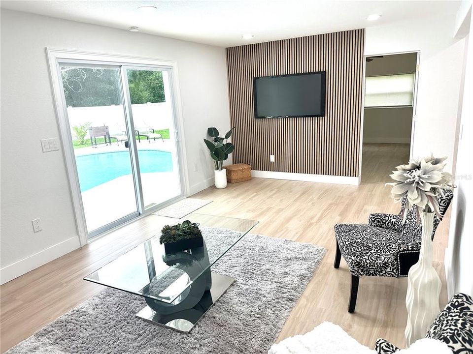 For Sale: $699,900 (4 beds, 2 baths, 1958 Square Feet)