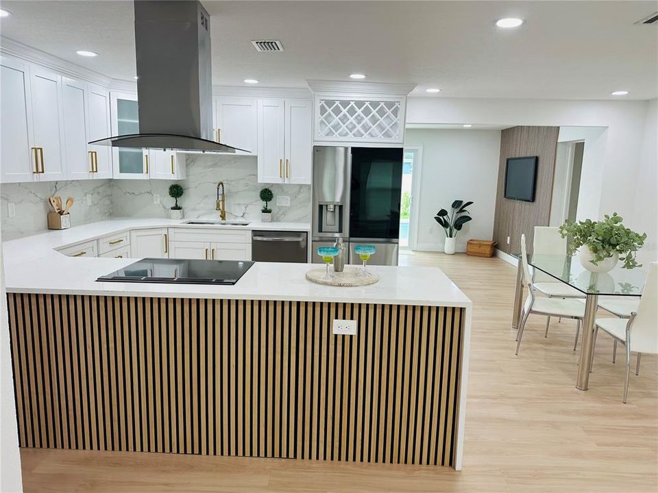 For Sale: $699,900 (4 beds, 2 baths, 1958 Square Feet)