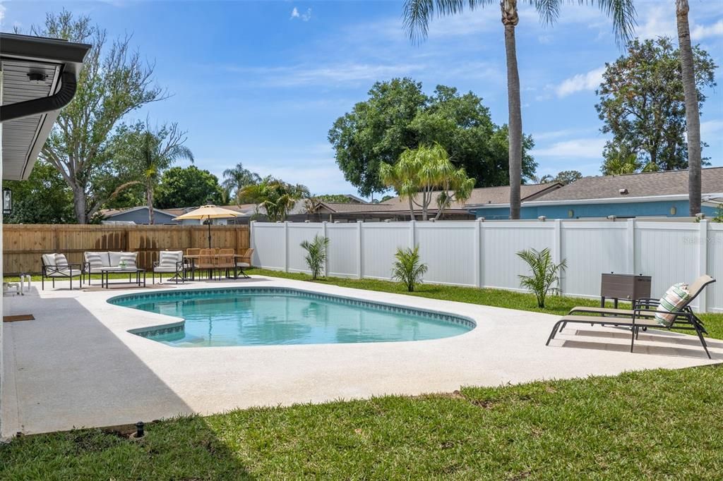 For Sale: $699,900 (4 beds, 2 baths, 1958 Square Feet)